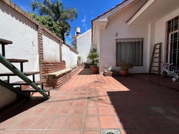CHALET ESQUINA GUEMES RESIDENCIAL