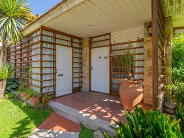 CHALET ESQUINA GUEMES RESIDENCIAL