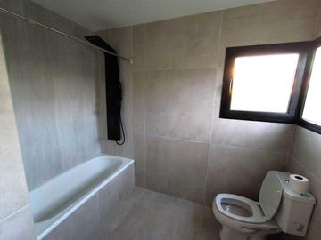 VENTA DE CASA SAN SEBASTIAN AREA 2 - 5 AMBIENTES