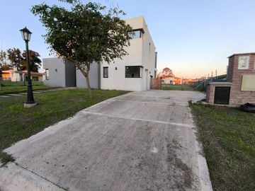 VENTA DE CASA SAN SEBASTIAN AREA 2 - 5 AMBIENTES