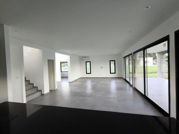 VENTA DE CASA SAN SEBASTIAN AREA 2 - 5 AMBIENTES