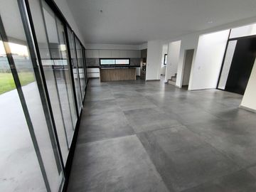 VENTA DE CASA SAN SEBASTIAN AREA 2 - 5 AMBIENTES