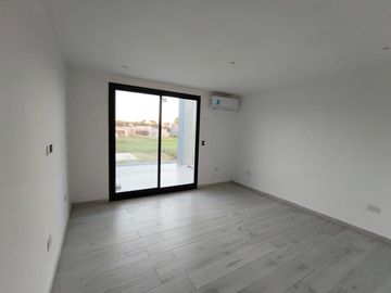 VENTA DE CASA SAN SEBASTIAN AREA 2 - 5 AMBIENTES