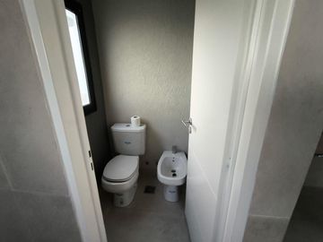 VENTA DE CASA SAN SEBASTIAN AREA 2 - 5 AMBIENTES