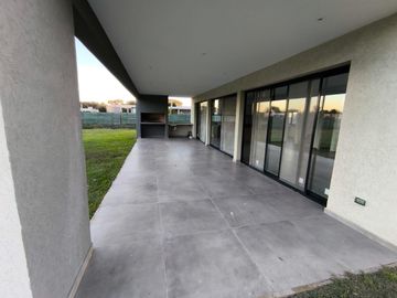 VENTA DE CASA SAN SEBASTIAN AREA 2 - 5 AMBIENTES