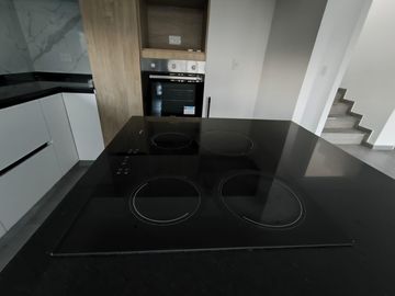 VENTA DE CASA SAN SEBASTIAN AREA 2 - 5 AMBIENTES