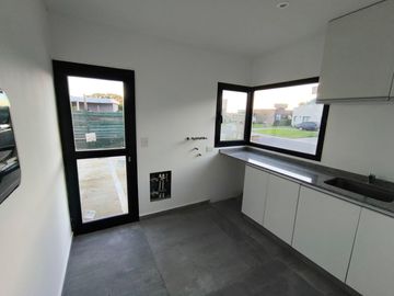 VENTA DE CASA SAN SEBASTIAN AREA 2 - 5 AMBIENTES
