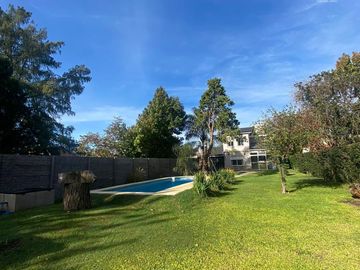 CASA EN VENTA EN LA REJA, MORENO CON 6 AMBIENTES, PATIO Y PILETA.