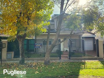 CASA EN VENTA EN LA REJA, MORENO CON 6 AMBIENTES, PATIO Y PILETA.