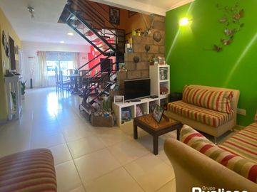 CASA EN VENTA EN LA REJA, MORENO CON 6 AMBIENTES, PATIO Y PILETA.