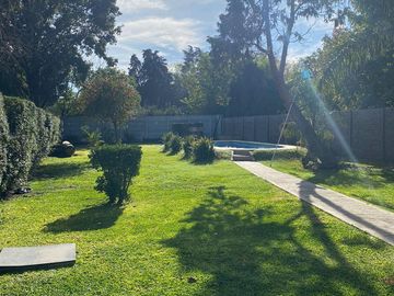 CASA EN VENTA EN LA REJA, MORENO CON 6 AMBIENTES, PATIO Y PILETA.