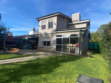 CASA EN VENTA EN LA REJA, MORENO CON 6 AMBIENTES, PATIO Y PILETA.