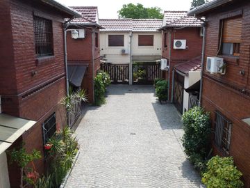 EXCELENTE DUPLEX CON COCHERA EN BANFIELD ESTE