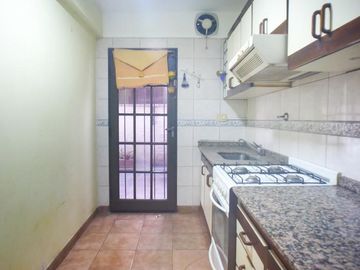 EXCELENTE DUPLEX CON COCHERA EN BANFIELD ESTE
