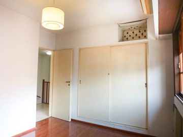 EXCELENTE DUPLEX CON COCHERA EN BANFIELD ESTE