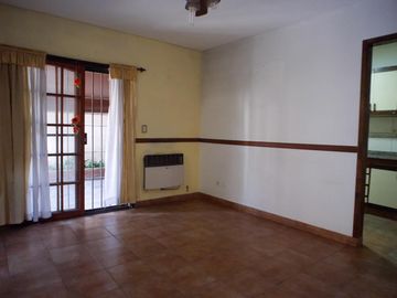 EXCELENTE DUPLEX CON COCHERA EN BANFIELD ESTE