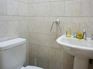 EXCELENTE DUPLEX CON COCHERA EN BANFIELD ESTE
