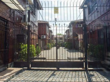 EXCELENTE DUPLEX CON COCHERA EN BANFIELD ESTE