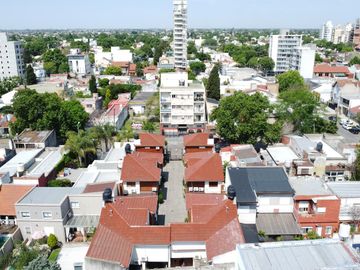 EXCELENTE DUPLEX CON COCHERA EN BANFIELD ESTE