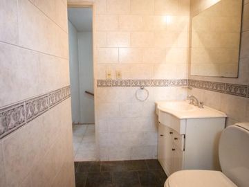 EXCELENTE DUPLEX CON COCHERA EN BANFIELD ESTE