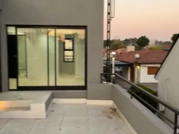 Casa en venta - 4 Dormitorios 4 Baños - 455Mts2 - Canning