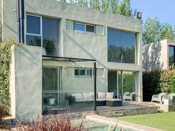Venta casa Fisherton Pasos del Jockey barrio cerrado