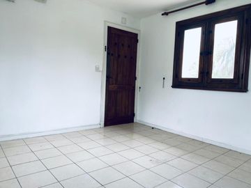 Casa en Venta 3 Ambientes en Los Pinguinos, Ituzaingo