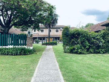 Casa en Venta 3 Ambientes en Los Pinguinos, Ituzaingo