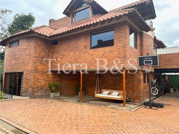 VENTA DE CASA EN SAN JOSÉ DE BAVARIA, 700 M2 POR $2.250'000.000