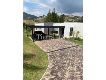 VENTA DE CASA EN EL RETIRO ANTIOQUIA, LOTE 2595 M2 POR $1.800'000.000