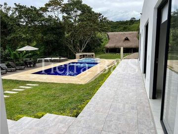 VENTA DE HERMOSA FINCA EN VILLETA, 2.340 M2 POR $1.050'000.000