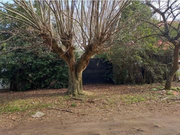 Casa en venta - 2 dormitorios 1 baño - 140mts2 - Gonnet
