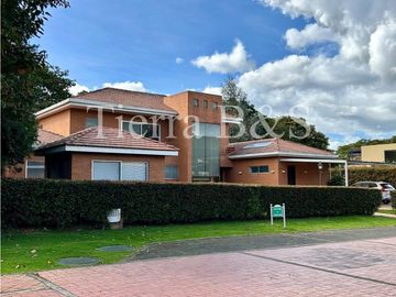 VENTA DE CASA EN SAN SIMÓN, 419 M2 POR $3.600'000.000