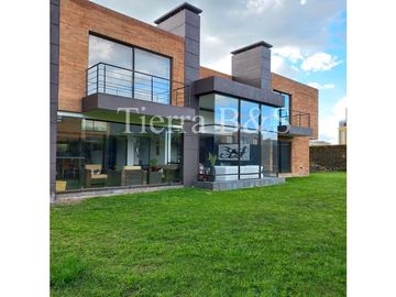 VENTA DE CASA EN SAN SIMÓN, 474 M2 POR $3.300'000.000