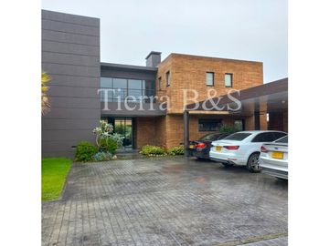 VENTA DE CASA EN SAN SIMÓN, 474 M2 POR $3.300'000.000