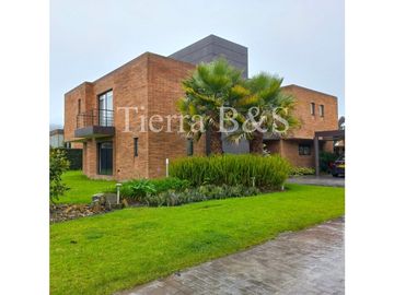 VENTA DE CASA EN SAN SIMÓN, 474 M2 POR $3.300'000.000