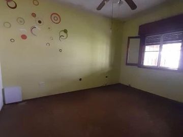 Casa Venta - 2 dormitorios 1 baño 3 cocheras - 85mts2 - Ezpeleta, Quilmes