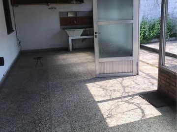 Casa Venta - 2 dormitorios 1 baño 3 cocheras - 85mts2 - Ezpeleta, Quilmes