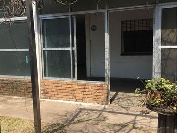 Casa Venta - 2 dormitorios 1 baño 3 cocheras - 85mts2 - Ezpeleta, Quilmes