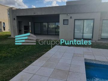 Casa en una planta con 5 Dormitorios en Barrio Lagos de Canning c piscina de 8 x 4 metros