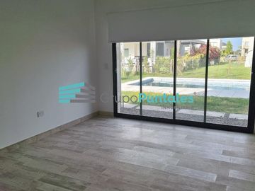 Casa en una planta con 5 Dormitorios en Barrio Lagos de Canning c piscina de 8 x 4 metros