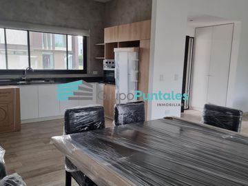 Casa en una planta con 5 Dormitorios en Barrio Lagos de Canning c piscina de 8 x 4 metros