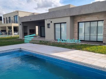 Casa en una planta con 5 Dormitorios en Barrio Lagos de Canning c piscina de 8 x 4 metros