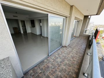 Venta departamento tres ambientes al frente en Remedios de Escalada