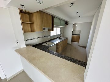 Venta departamento tres ambientes al frente en Remedios de Escalada