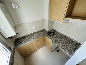 Venta departamento tres ambientes al frente en Remedios de Escalada