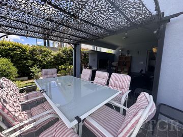 Casa en barrio cerrado La Comarca