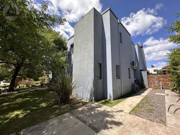 Casa en barrio cerrado La Comarca