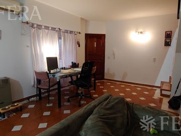 Venta de departamento de 4 ambientes con patio en Wilde