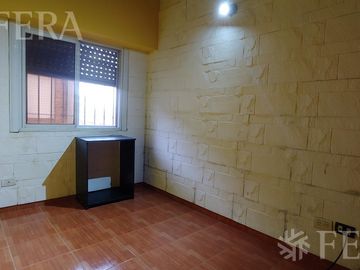 Venta de departamento de 4 ambientes con patio en Wilde